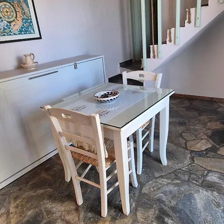 펜션 Orpheas Traditional House Alónnisos